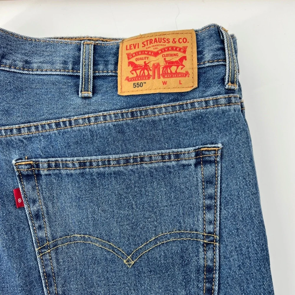 Levis 550‎ Relaxed Fit Mens Jeans 48x32 Medium Wash Blue Denim 01550-4891